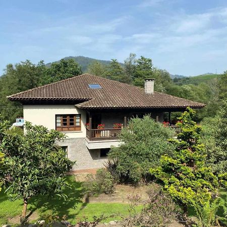 Casa De Los Carpinteros Arriondas Bagian luar foto
